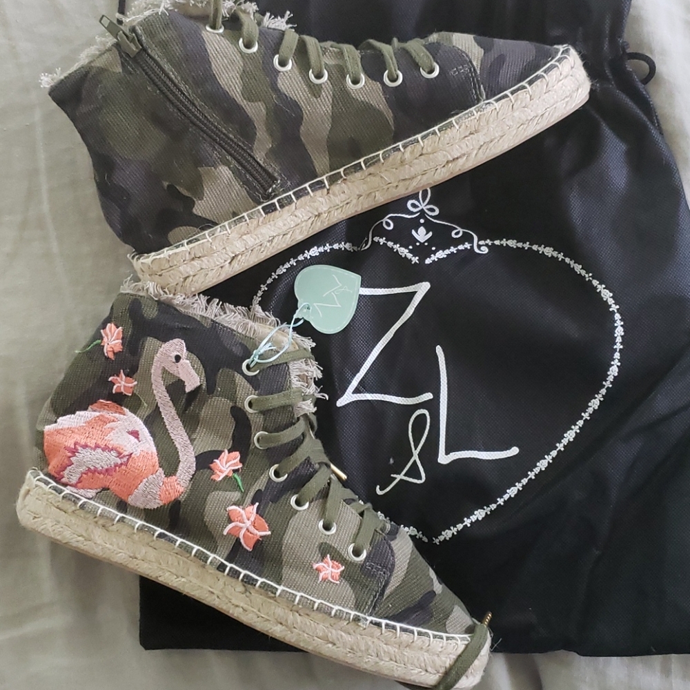NWT: Z & L Europe camo flamingo espadrille hightop